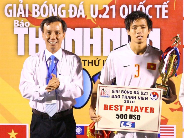 Ở giải U.21 Quốc tế Báo Thanh Niên năm 2009 và 2010, Văn Quyết đều vinh dự được nhận giải thưởng "Cầu thủ xuất sắc nhất".